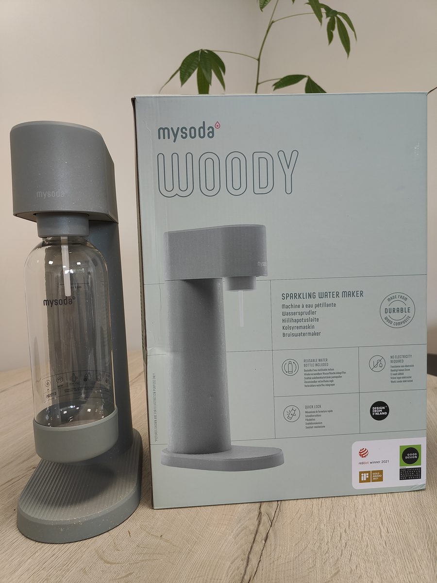 Mysoda Woody Pigeon met PET-fles naast de doos