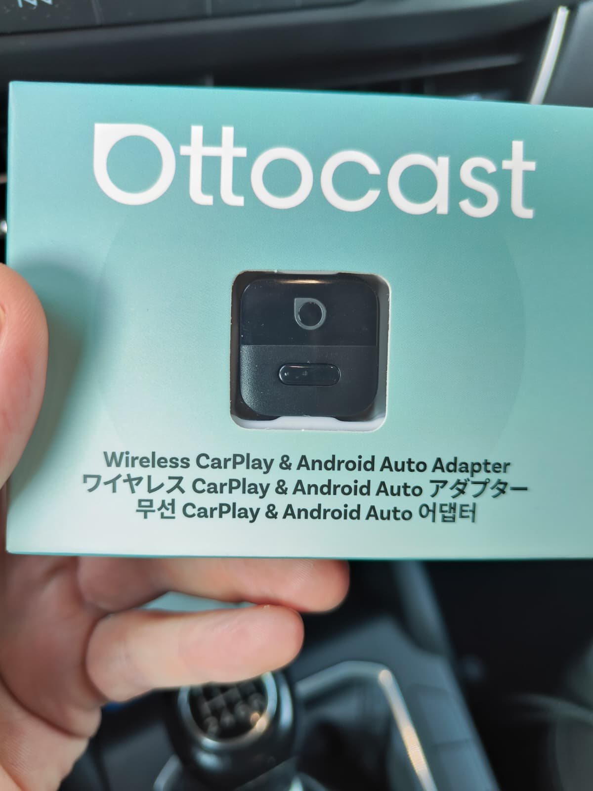 Doos van de Ottocast Mini Pico in de auto