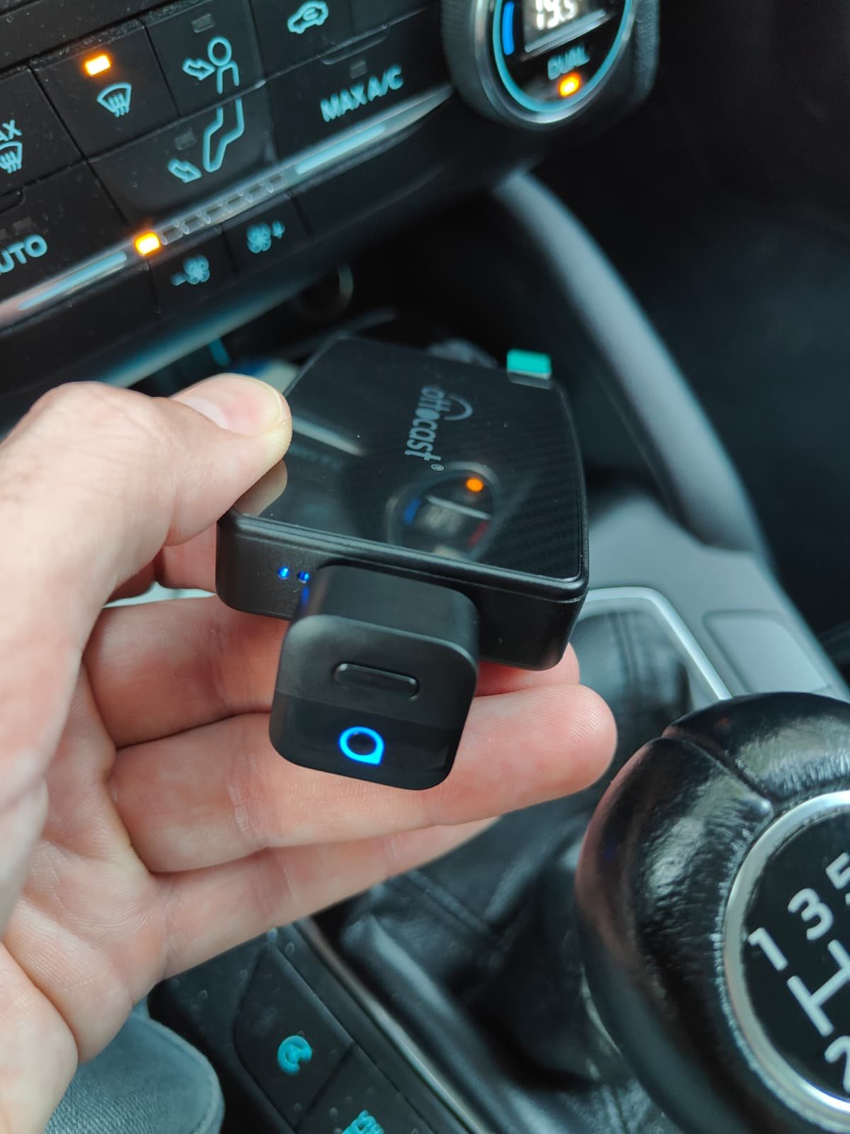 Ottocast Mini Pico in de hand
