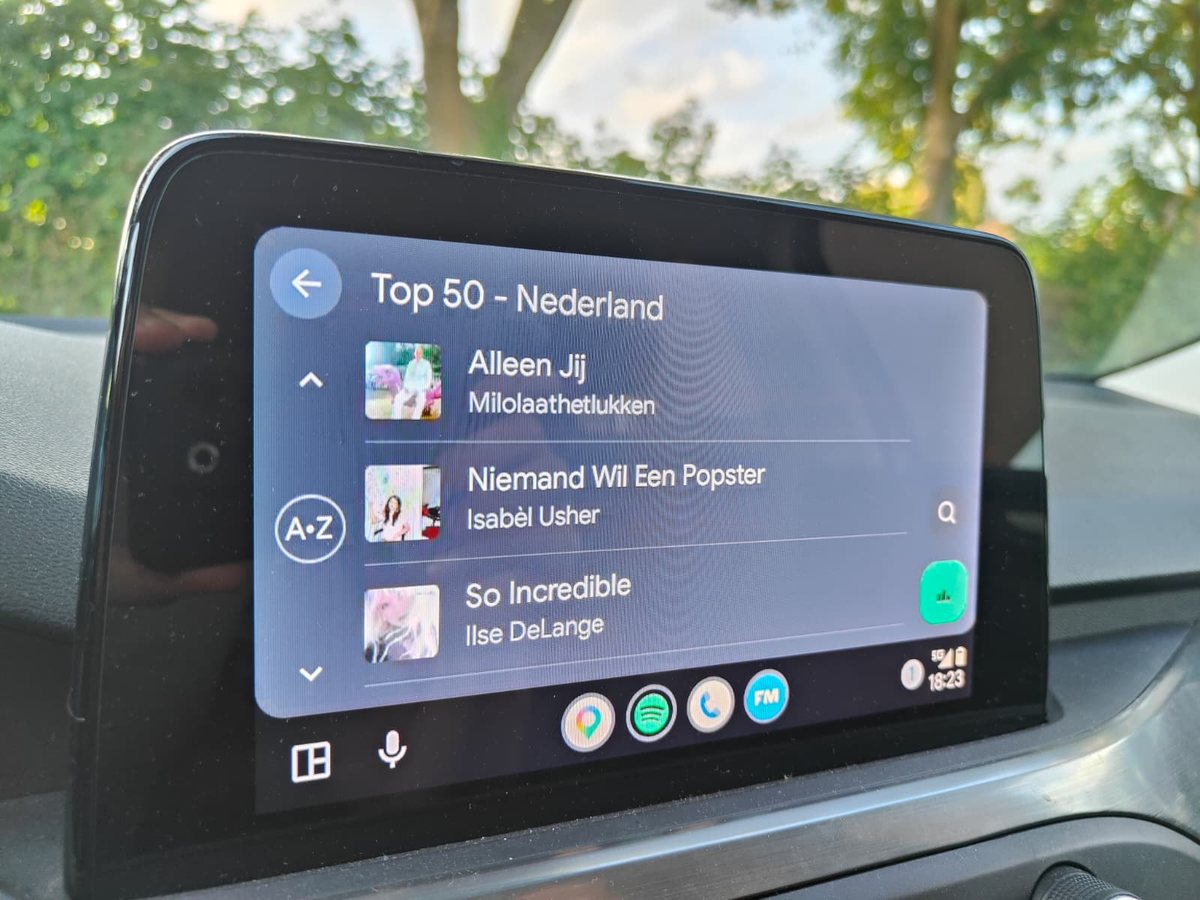 Spotify via Android Auto op het scherm van een Ford Focus
