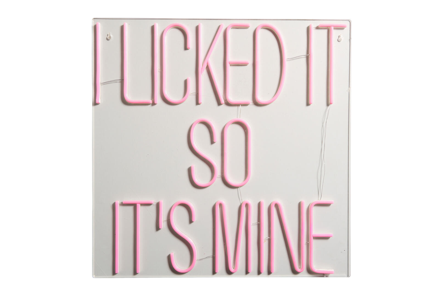 Kwantum neon wandlamp met roze tekst van 60 centimeter breed